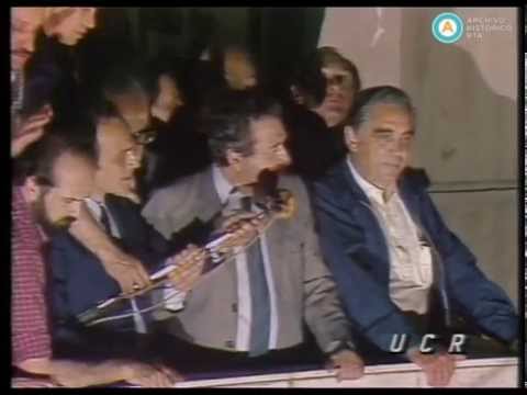 [Argentina elige su futuro: Raúl Alfonsín asegura el triunfo] (incompleto)